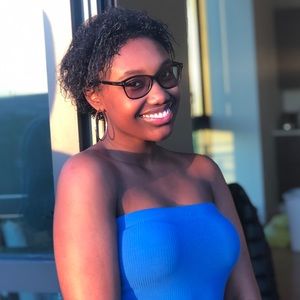 Meet your Posher, Nia